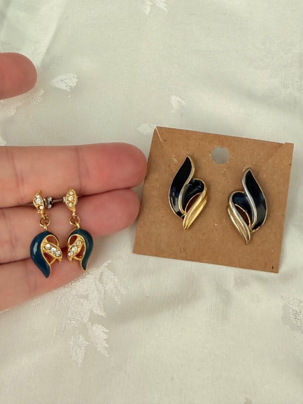Vintage Gold/Black Enamel Leaf Clip-On Earrings Gold-Tone Crystal Drop Earrings